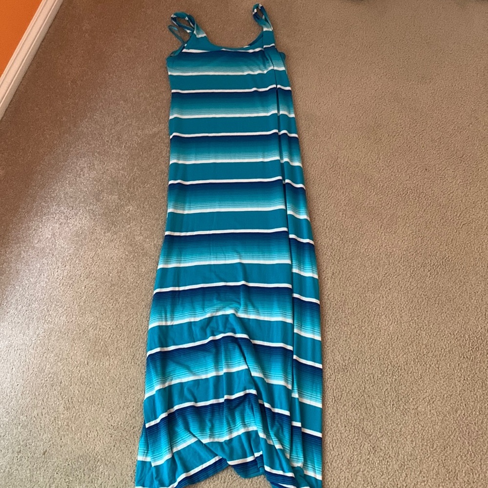 Great maxi dress. Super comfortable and little longer for tall women!